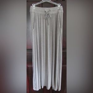 Athleta size medium gray maxi skirt pockets elastic waist